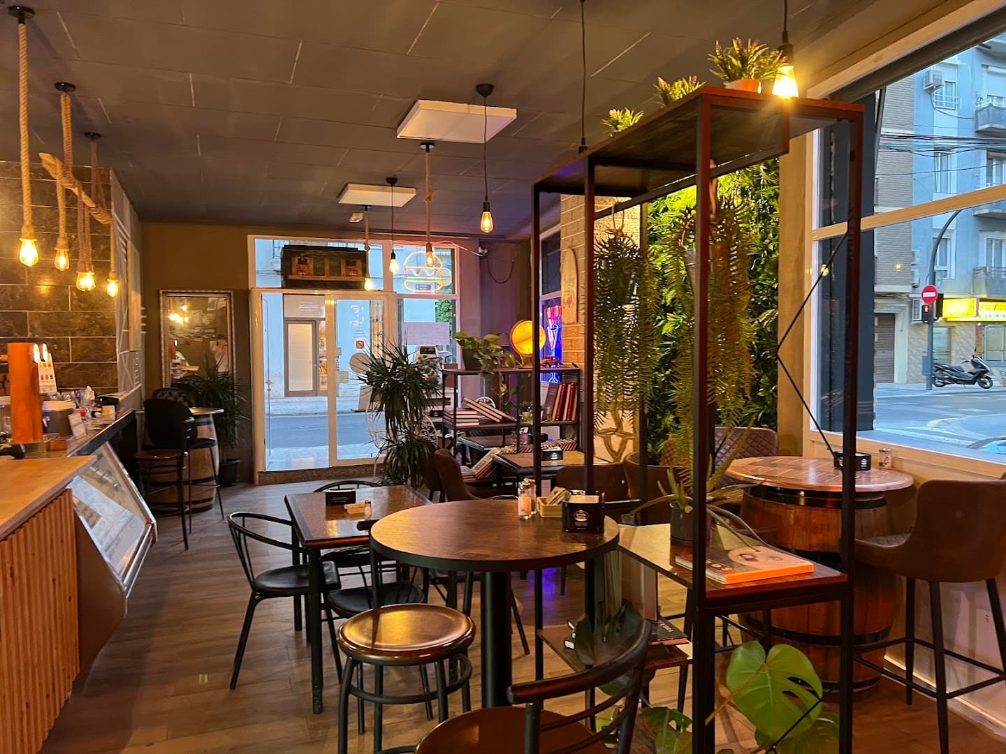 B13 GASTRO BAR