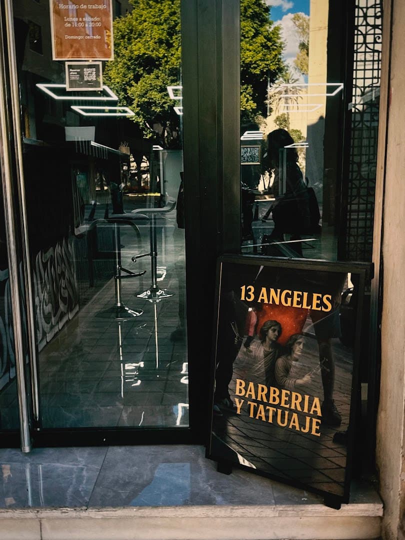 13 ÁNGELES BARBERSHOP TATTOO — фото 3