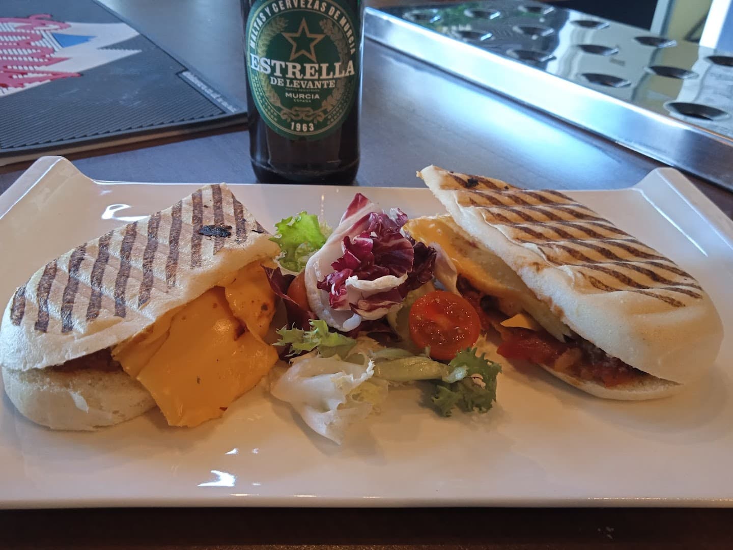 Kelly's Bar and Grill