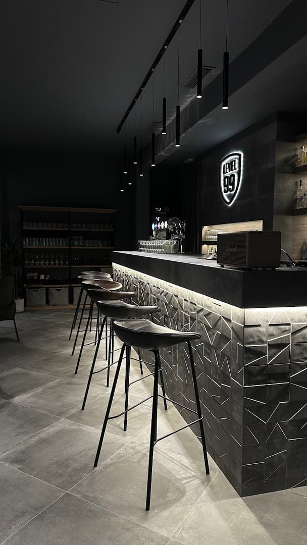 Level 99 lounge-bar